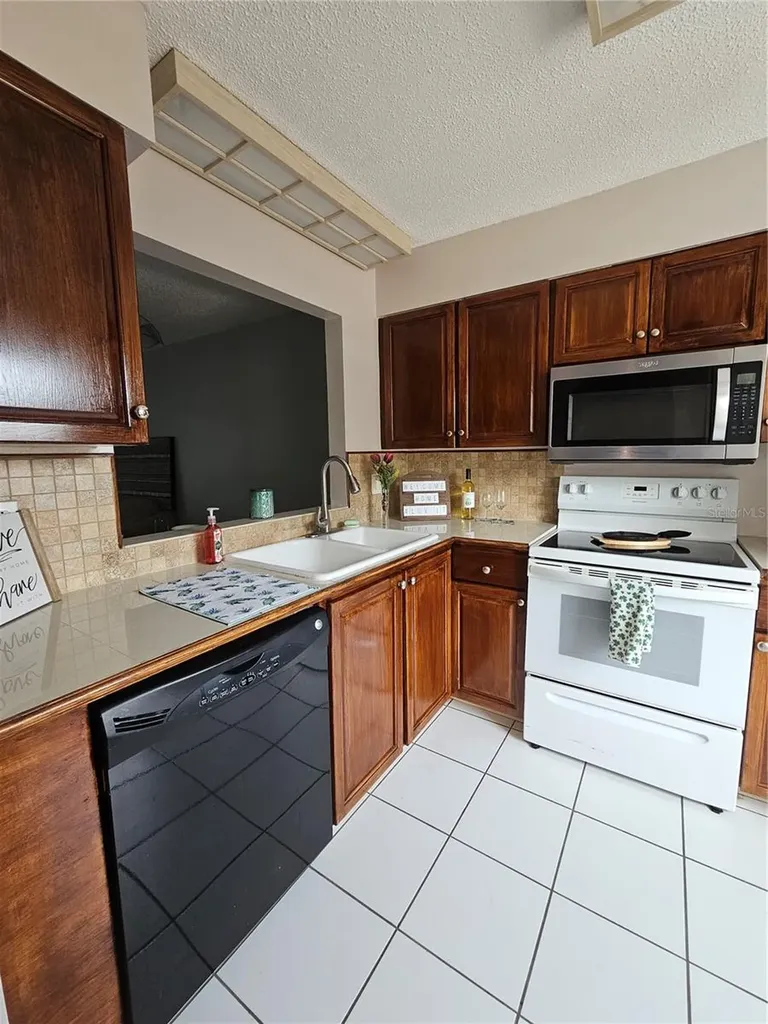 13813 Mission Oaks Boulevard Seminole FL 33776