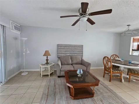 13813 Mission Oaks Boulevard Seminole FL 33776