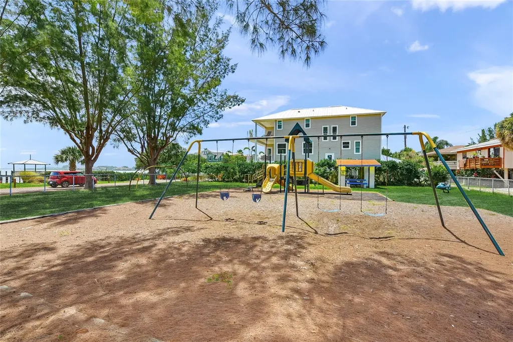 4909 Gulf Drive Holmes Beach FL 34217