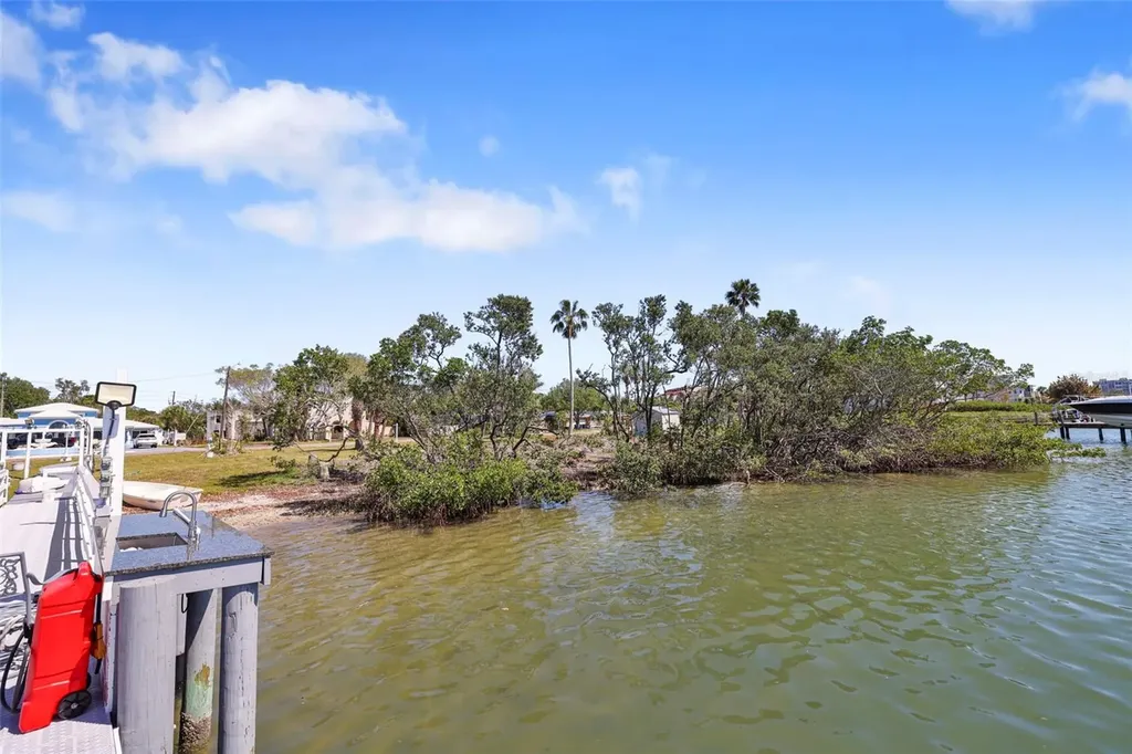 636 Sunset Drive S St Petersburg FL 33707