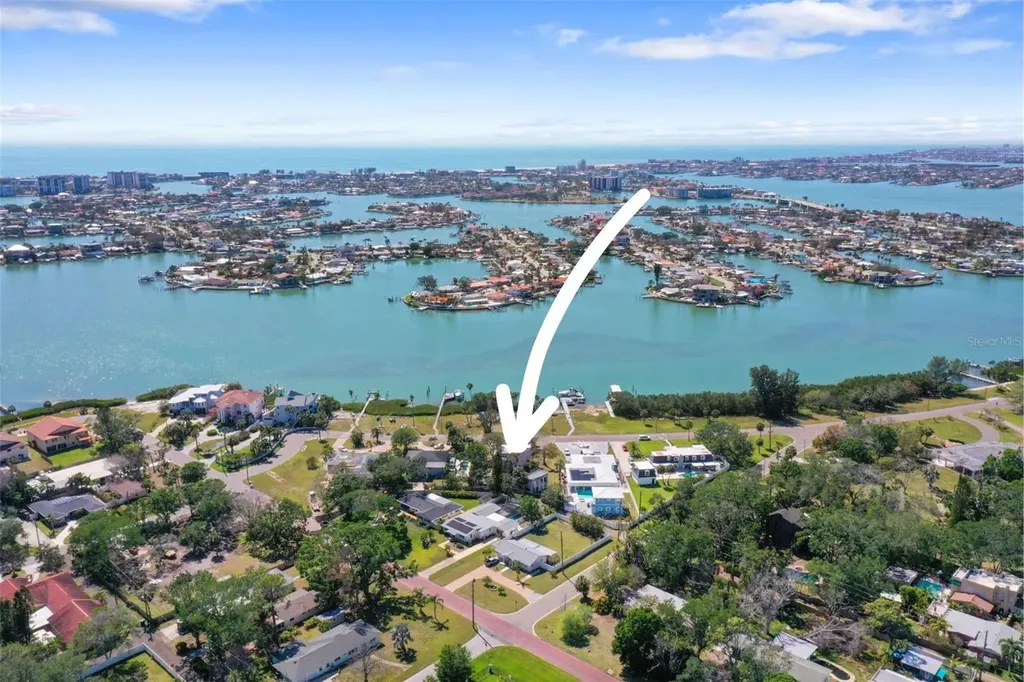 636 Sunset Drive S St Petersburg FL 33707