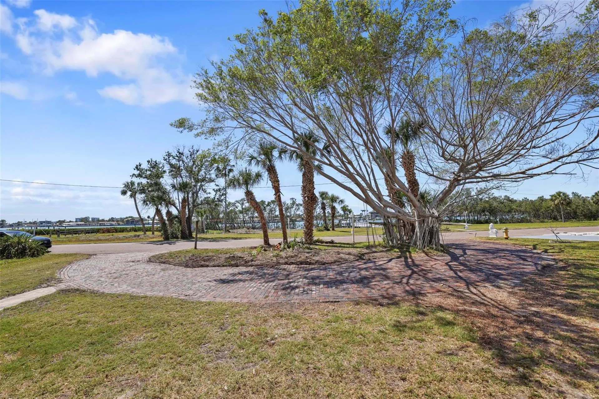 636 Sunset Drive S St Petersburg FL 33707
