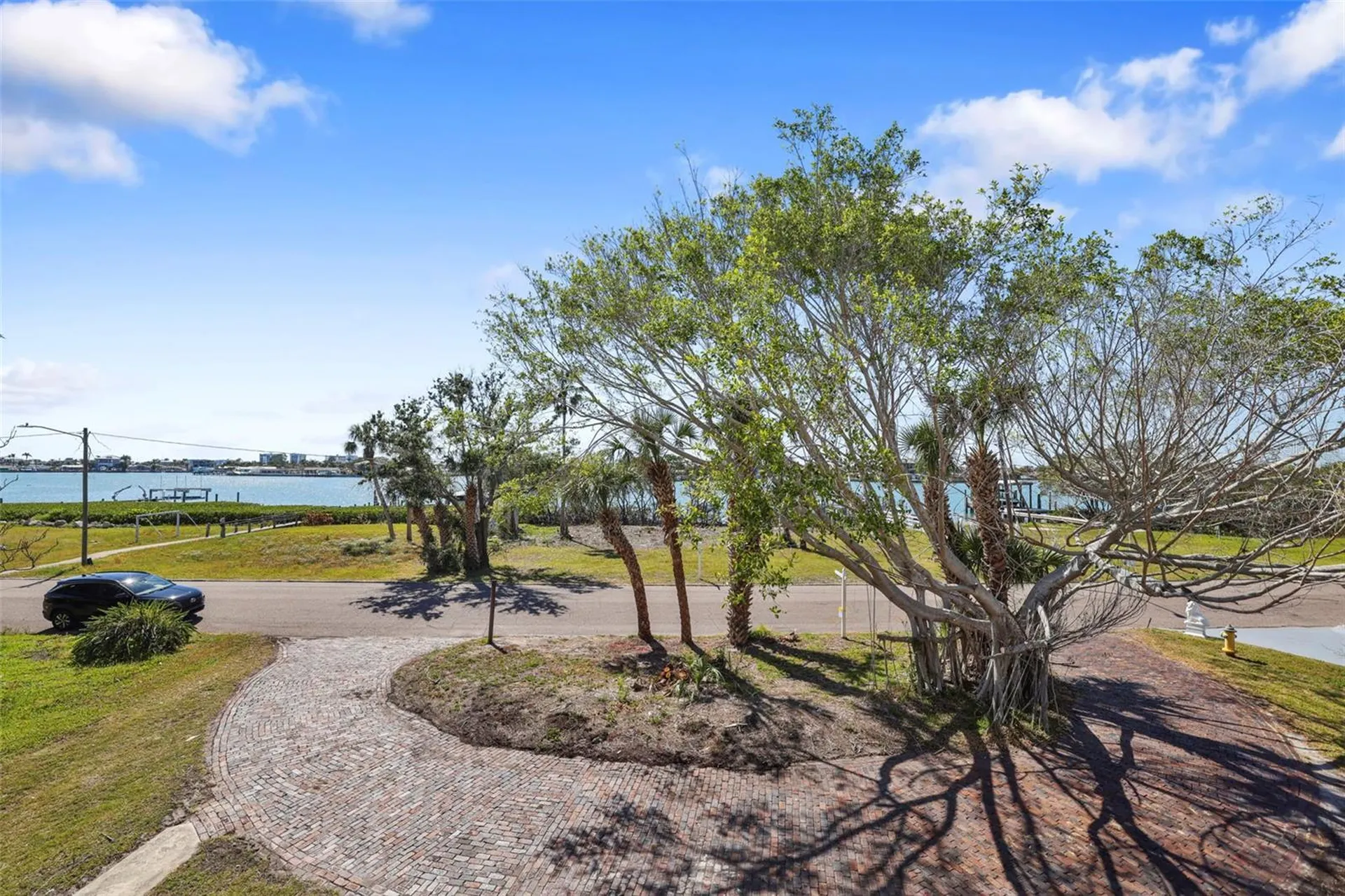 636 Sunset Drive S St Petersburg FL 33707