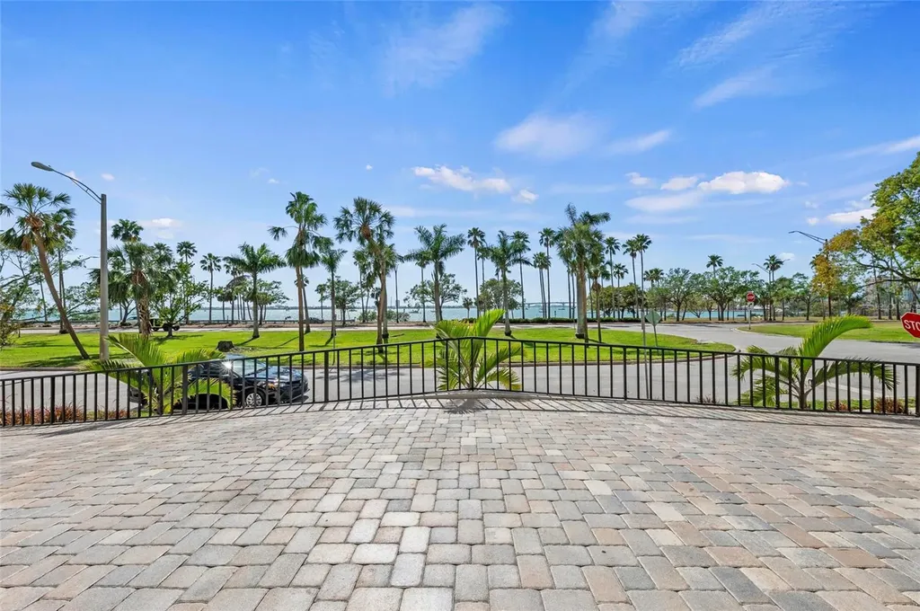 707 S Gulfstream Avenue Sarasota FL 34236