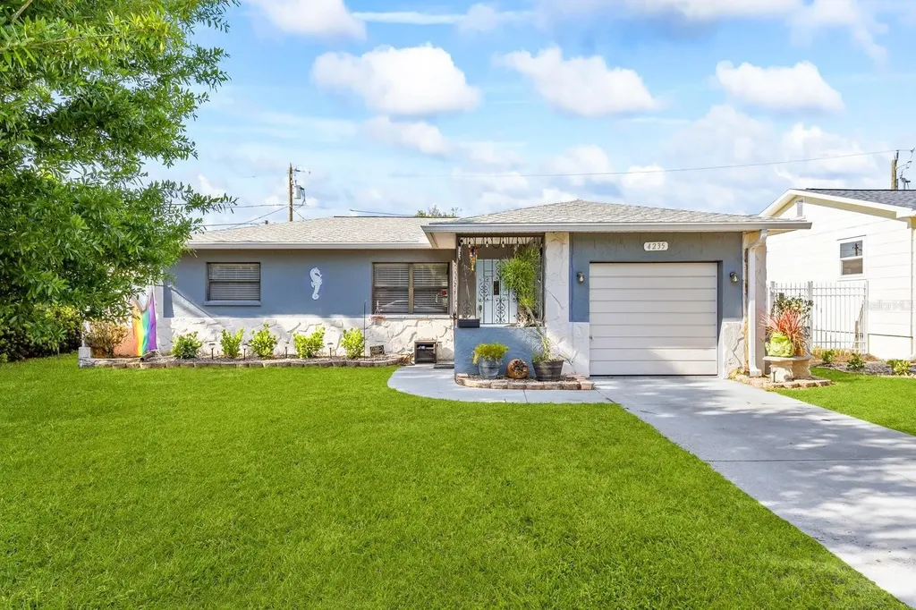 4235 Dartmouth Avenue N St Petersburg FL 33713