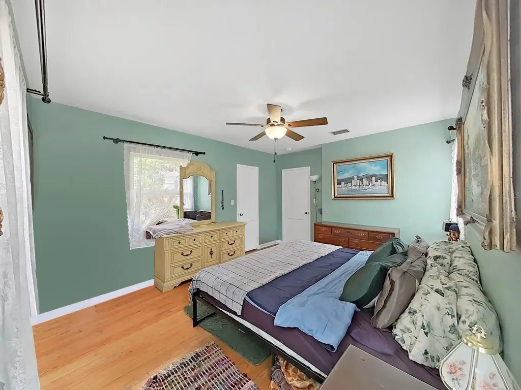 235 38th Street S St Petersburg FL 33711