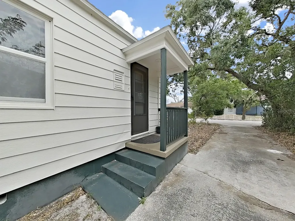 235 38th Street S St Petersburg FL 33711