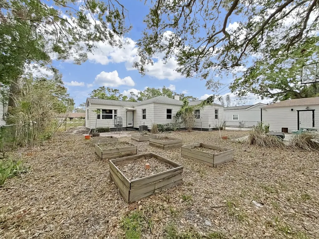 235 38th Street S St Petersburg FL 33711