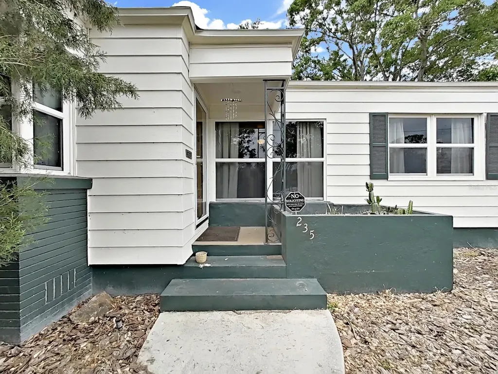 235 38th Street S St Petersburg FL 33711