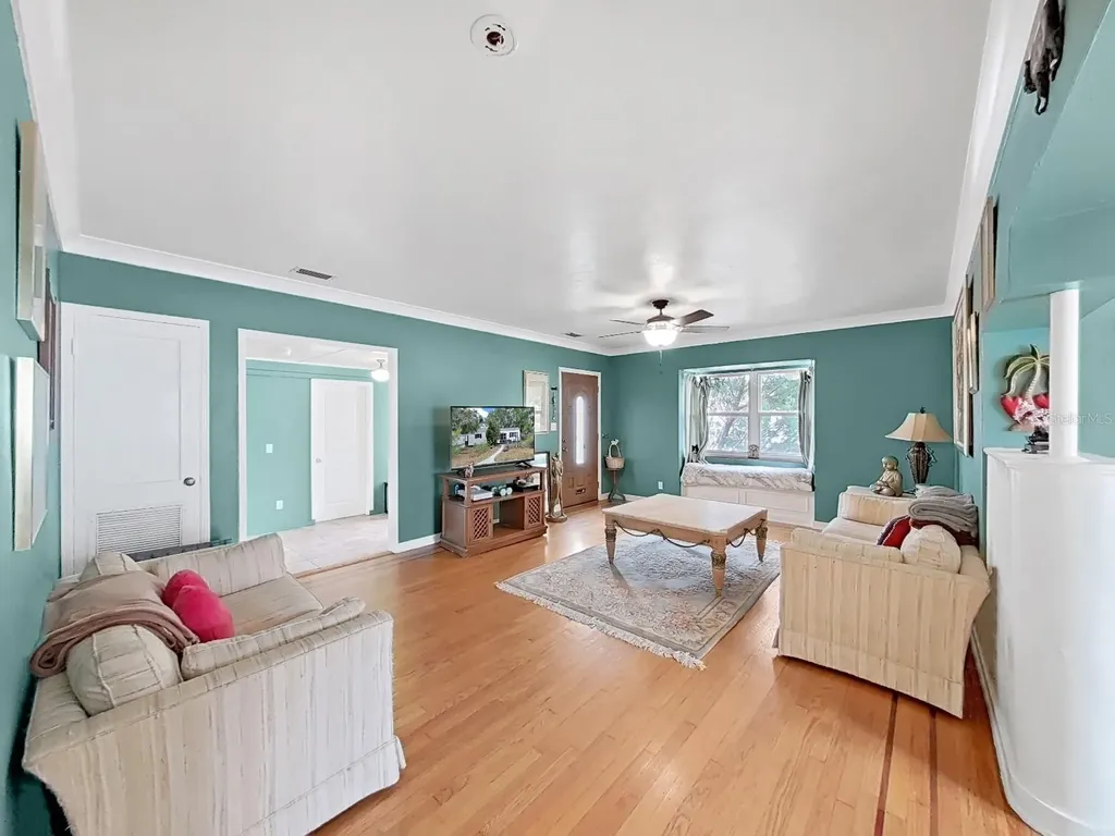 235 38th Street S St Petersburg FL 33711