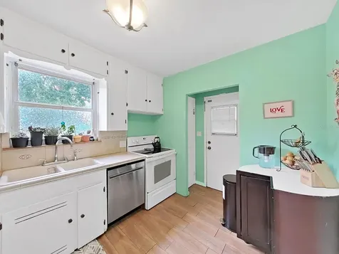 235 38th Street S St Petersburg FL 33711