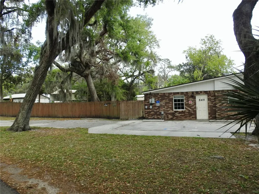5107 County Road 163 Wildwood FL 34785