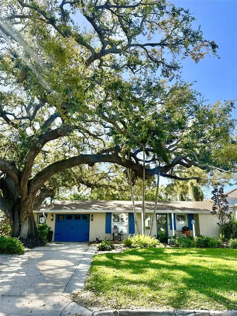1834 Bougainvillea Street Sarasota FL 34239