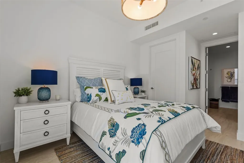 301 Quay Commons Sarasota FL 34236