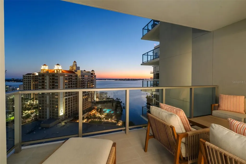 301 Quay Commons Sarasota FL 34236