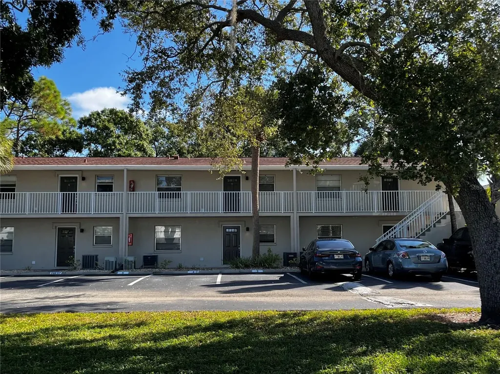 900 La Costa Circle Sarasota FL 34237