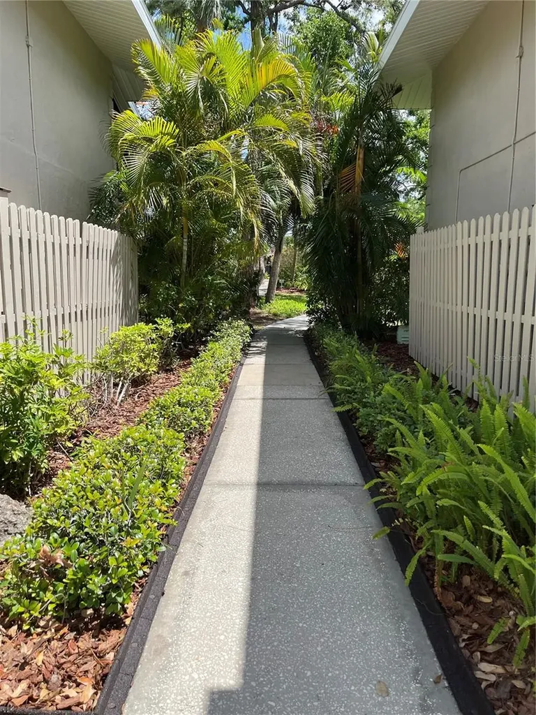 900 La Costa Circle Sarasota FL 34237