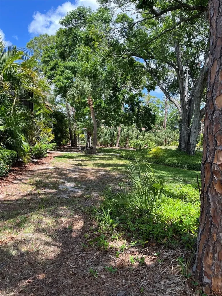900 La Costa Circle Sarasota FL 34237