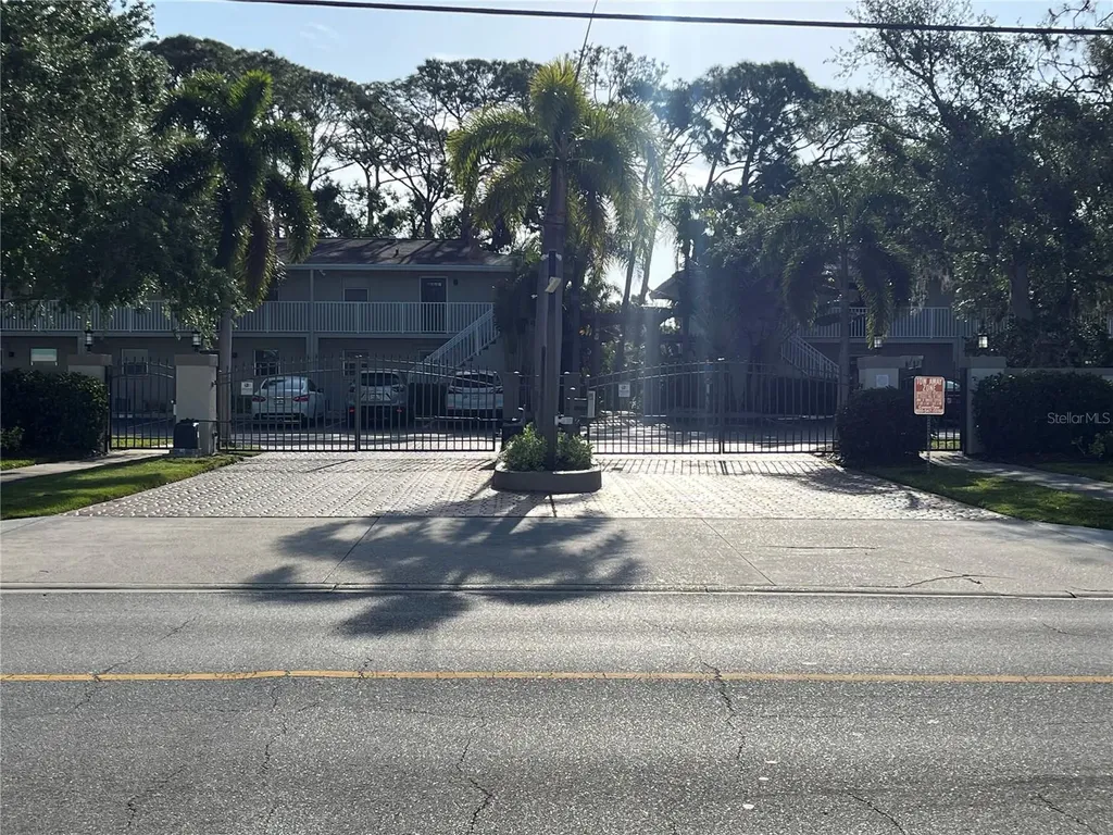 900 La Costa Circle Sarasota FL 34237