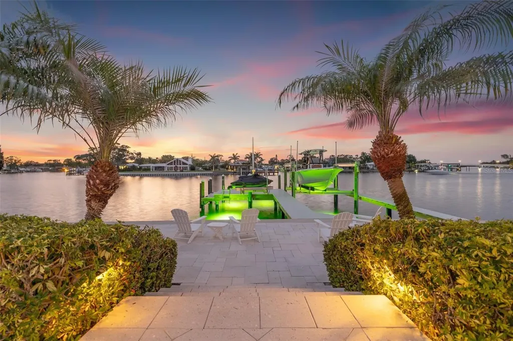 935 Eden Isle Drive NE St Petersburg FL 33704