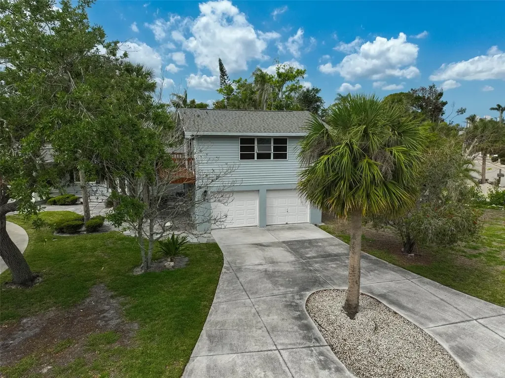 105 Island Circle Sarasota FL 34242