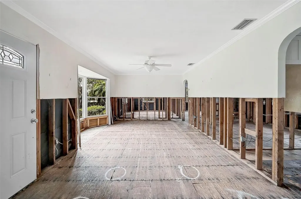 105 Island Circle Sarasota FL 34242