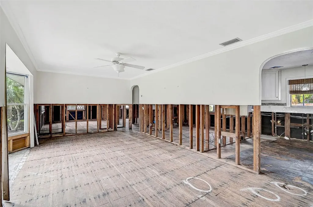 105 Island Circle Sarasota FL 34242