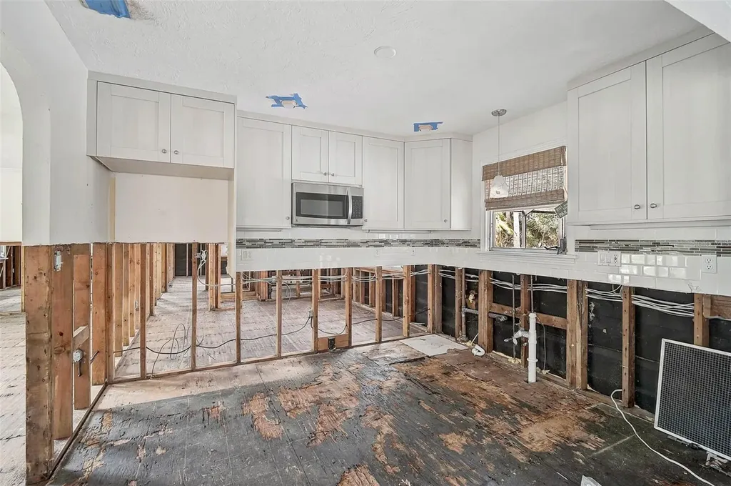 105 Island Circle Sarasota FL 34242