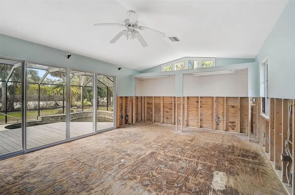 105 Island Circle Sarasota FL 34242