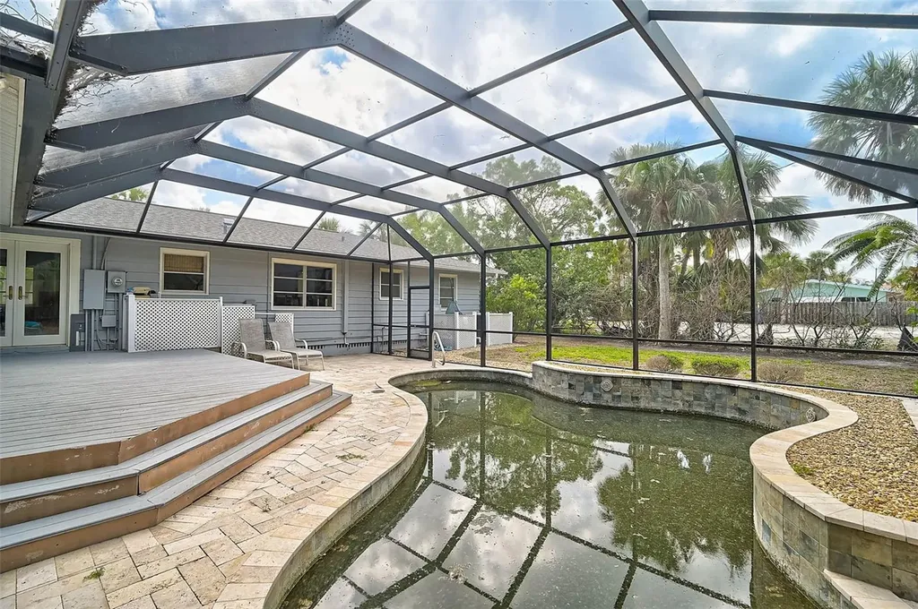 105 Island Circle Sarasota FL 34242