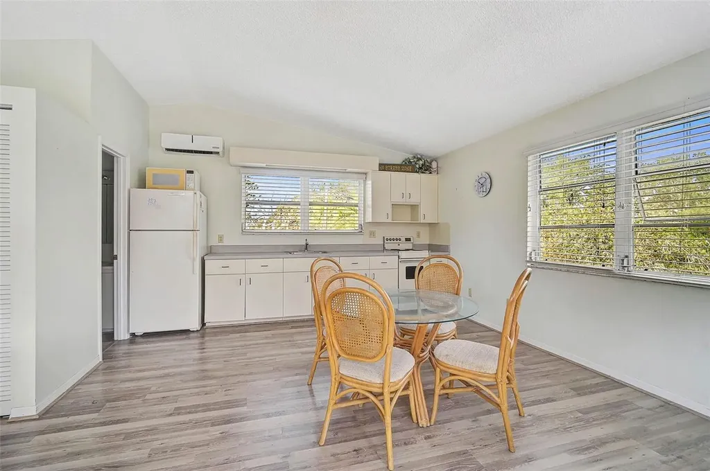 105 Island Circle Sarasota FL 34242