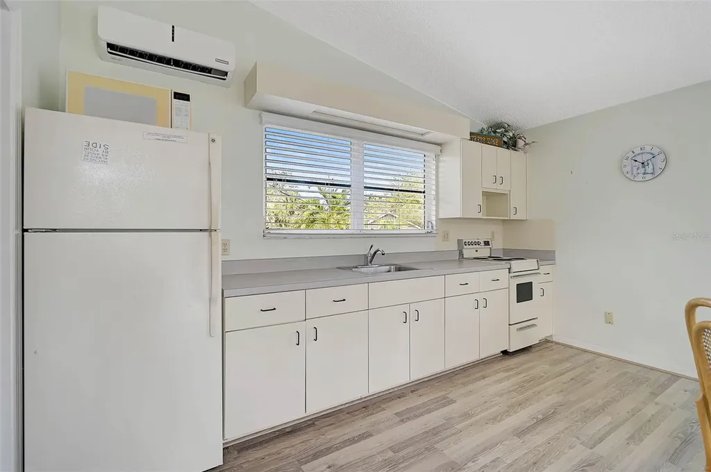105 Island Circle Sarasota FL 34242
