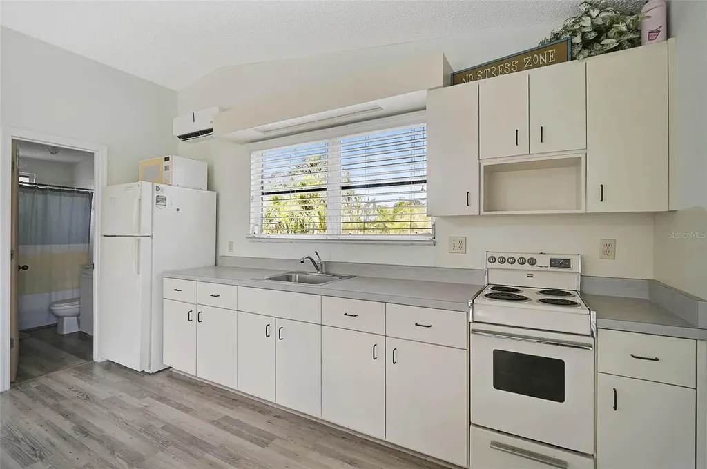 105 Island Circle Sarasota FL 34242