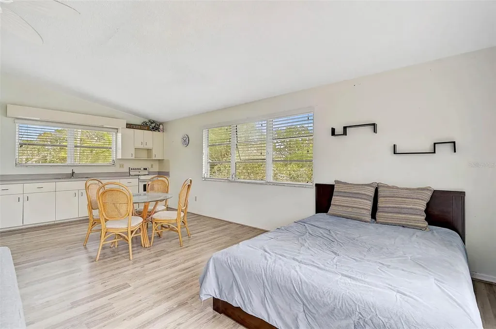 105 Island Circle Sarasota FL 34242