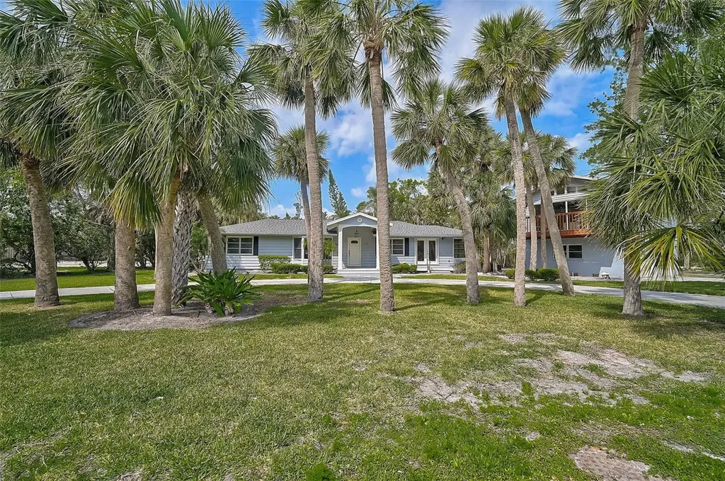 105 Island Circle Sarasota FL 34242