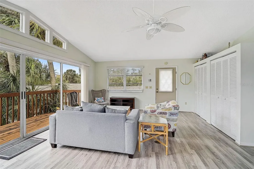 105 Island Circle Sarasota FL 34242