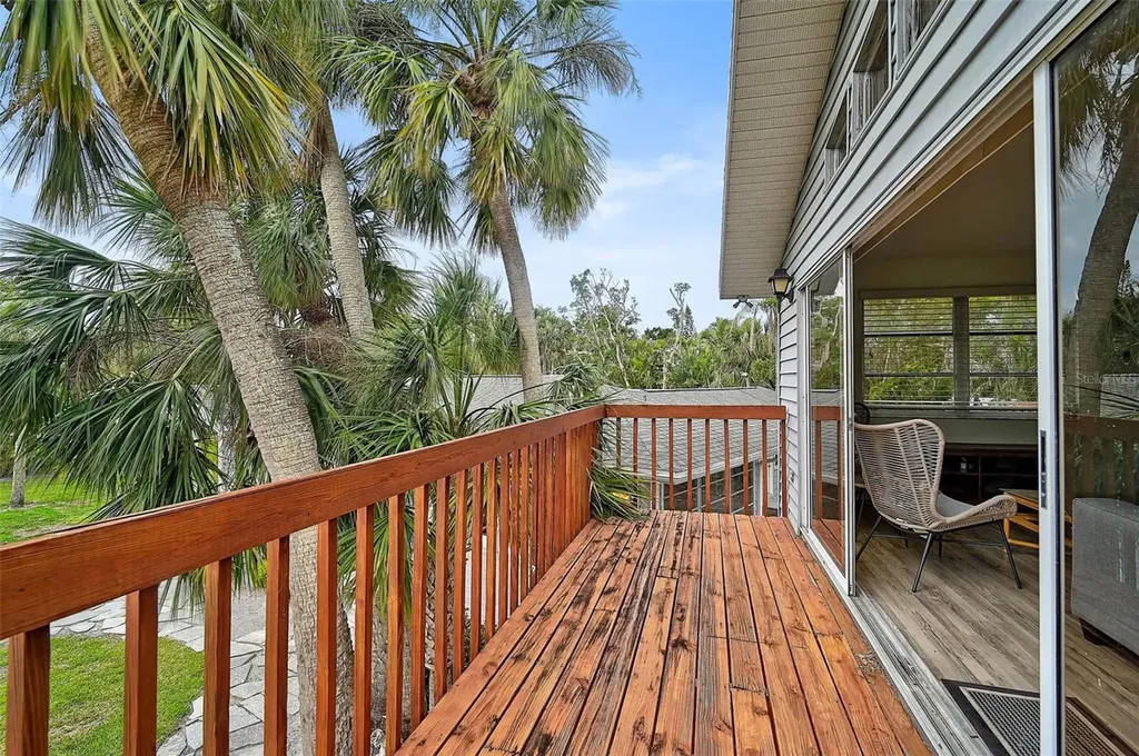 105 Island Circle Sarasota FL 34242