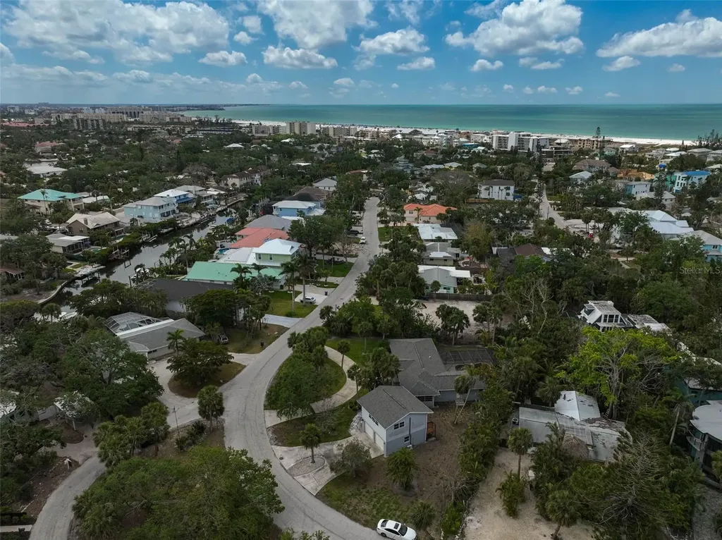 105 Island Circle Sarasota FL 34242