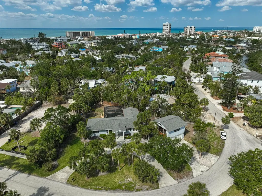 105 Island Circle Sarasota FL 34242