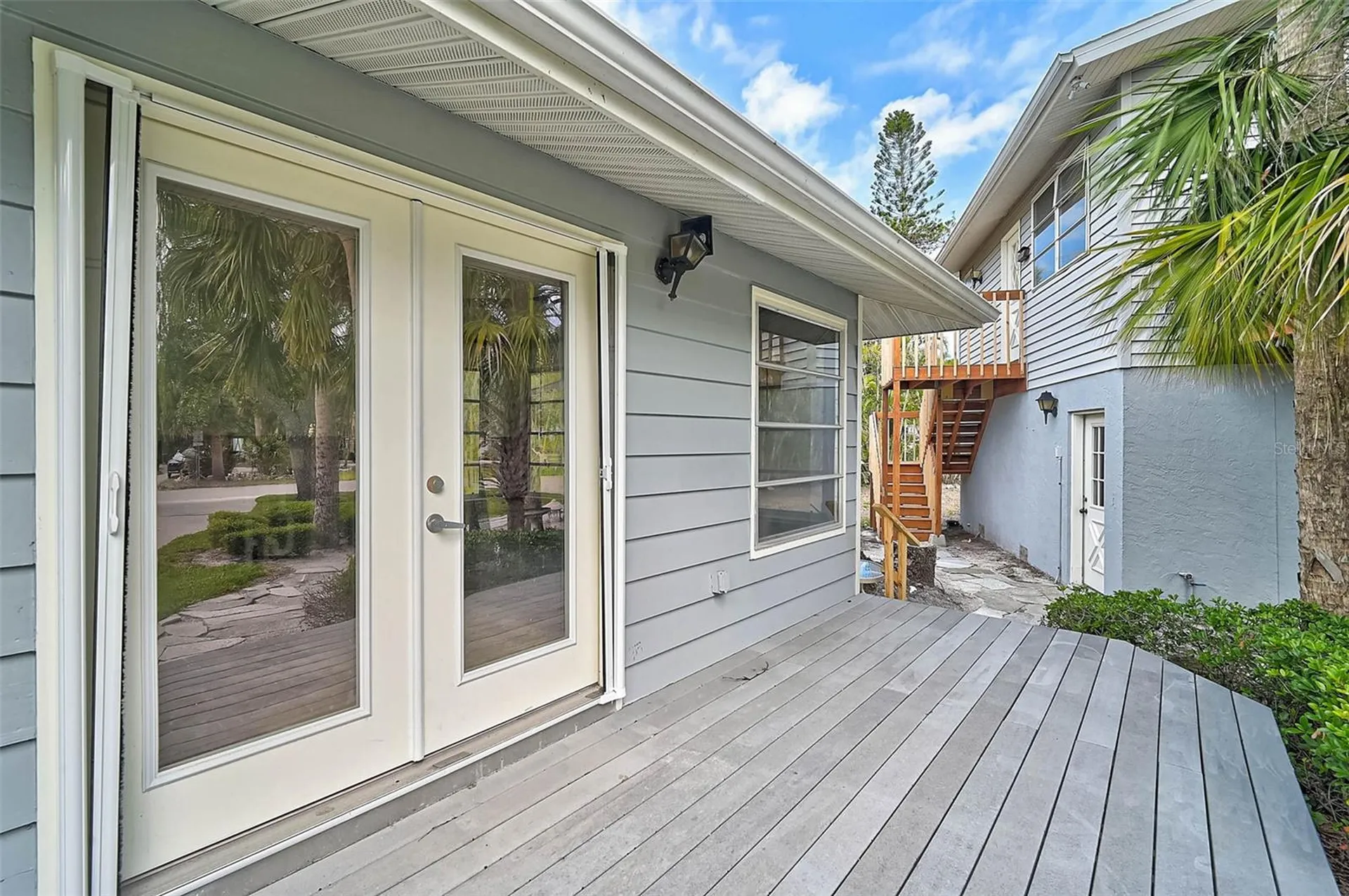 105 Island Circle Sarasota FL 34242
