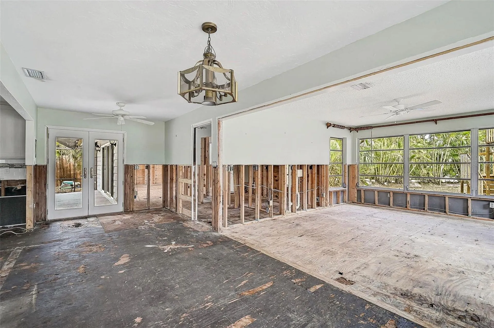 105 Island Circle Sarasota FL 34242