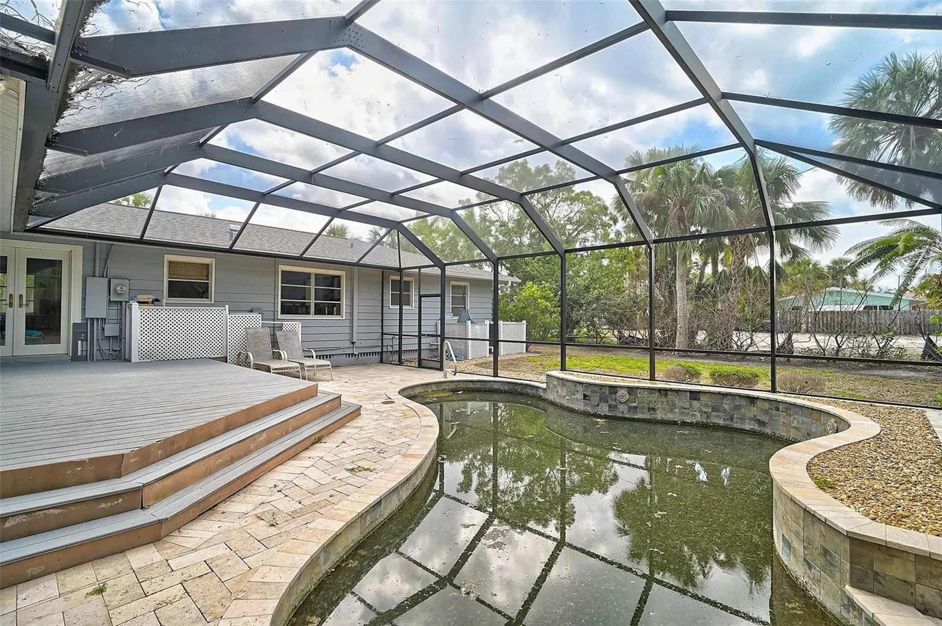 105 Island Circle Sarasota FL 34242