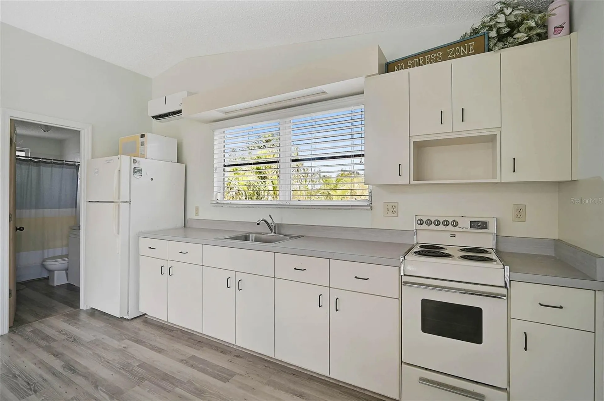 105 Island Circle Sarasota FL 34242