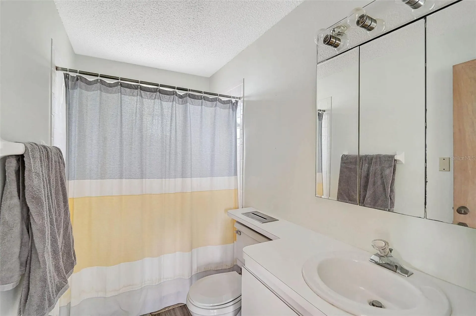 105 Island Circle Sarasota FL 34242
