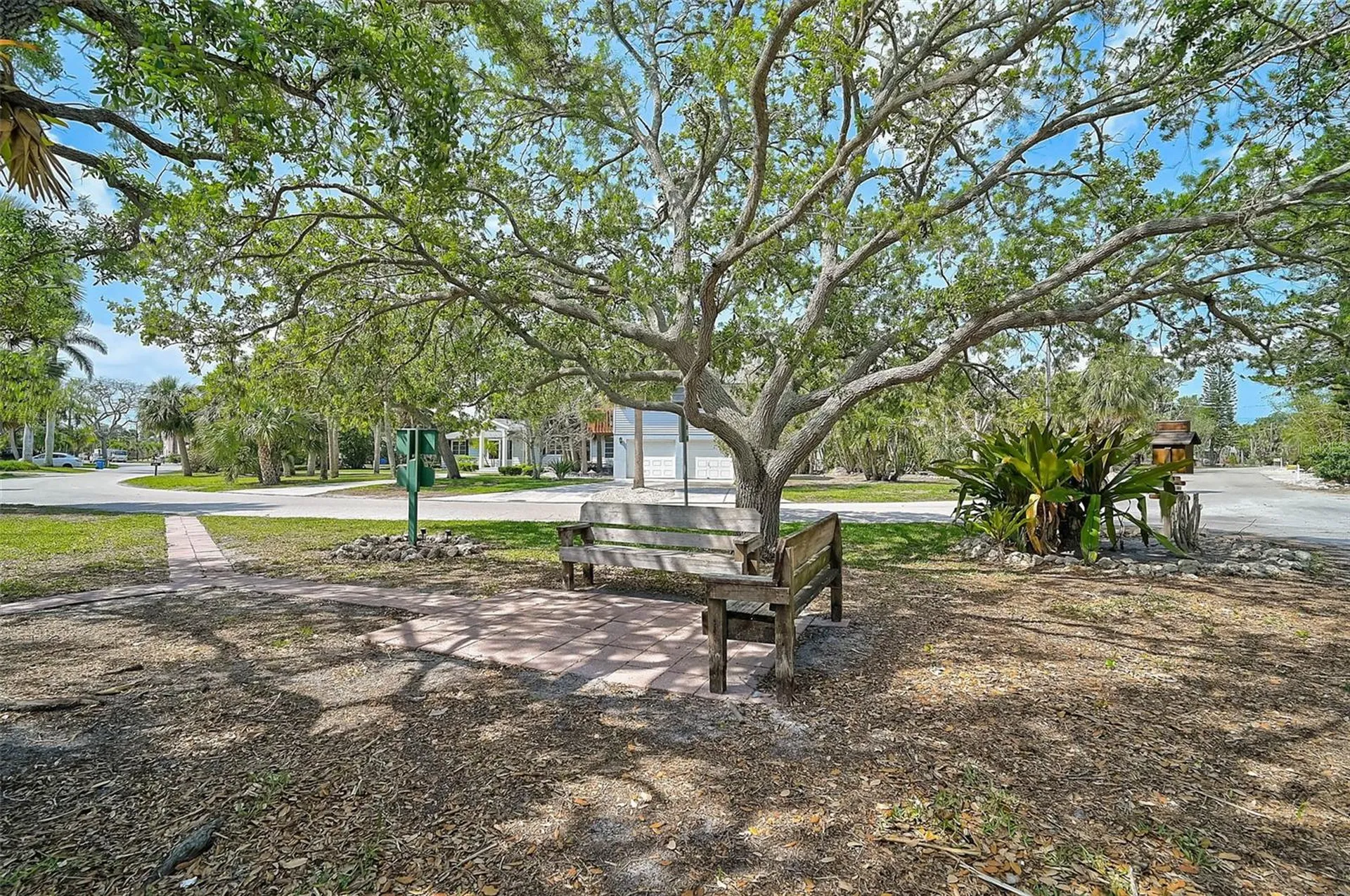 105 Island Circle Sarasota FL 34242