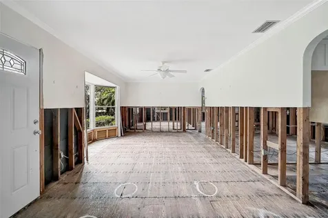 105 Island Circle Sarasota FL 34242