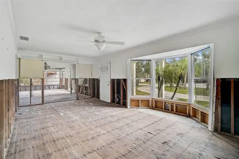 105 Island Circle Sarasota FL 34242
