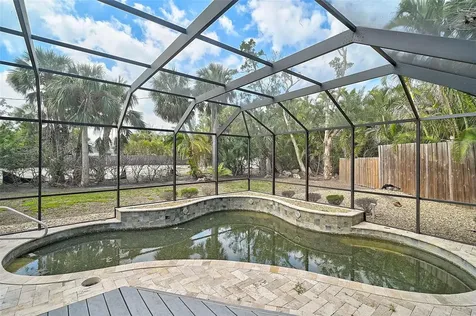 105 Island Circle Sarasota FL 34242
