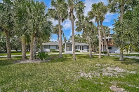 105 Island Circle Sarasota FL 34242