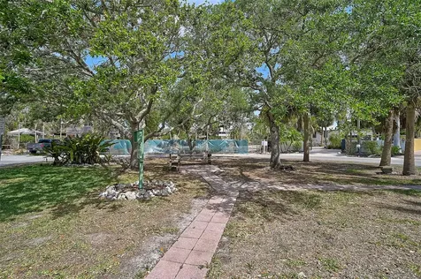 105 Island Circle Sarasota FL 34242